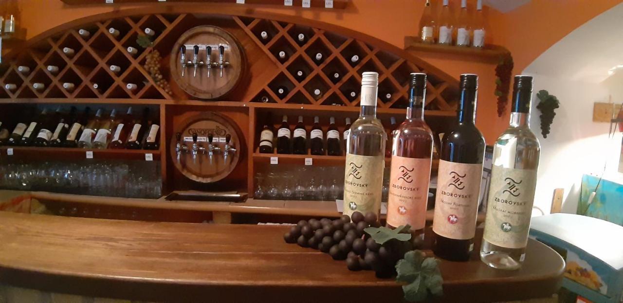 维诺特卡赫罗赞酒店 克罗梅日什 外观 照片