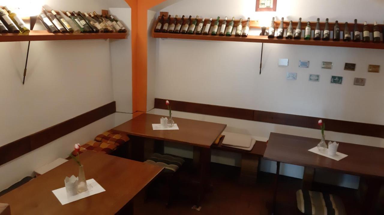 维诺特卡赫罗赞酒店 克罗梅日什 外观 照片